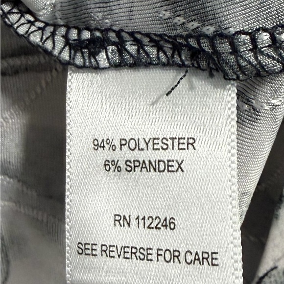 Sami & Jo 3X Black and Gray Patterned Top - Picture 4 of 4